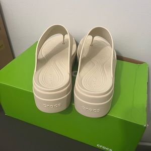 Crocs Brooklyn flip platform sandal color:bone